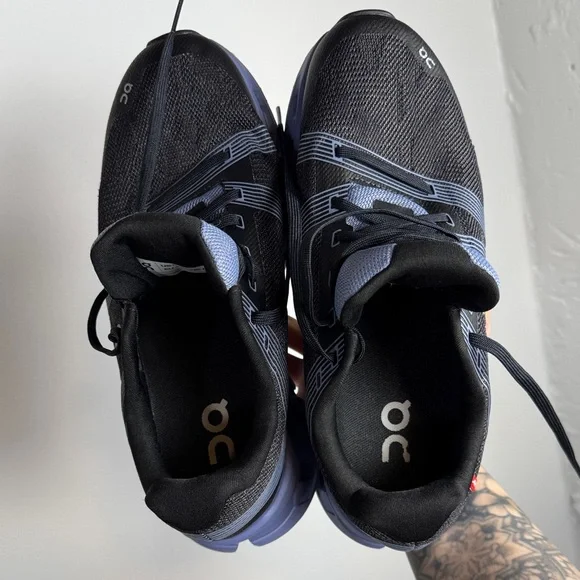 On Cloud Sky Running Shoes Size 7 Men’s Black/Midnight Blue
